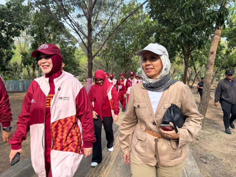 Wali Kota Banda Aceh bersama perwakilan ESAS dan Alumni IPB saat kegiatan penanaman pohon di Hutan Kota Tibang, Selasa (21/4/2026). Foto: Dok. Istimewa 