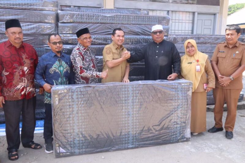 Pemerintah Kota Lhokseumawe melalui Dinas Sosial (Dinsos) melaksanakan kegiatan penyerahan bantuan kasur  kepada sejumlah panti asuhan di Kota Lhokseumawe, Selasa (28/04/2026). Dok. Pemko Lhokseumawe