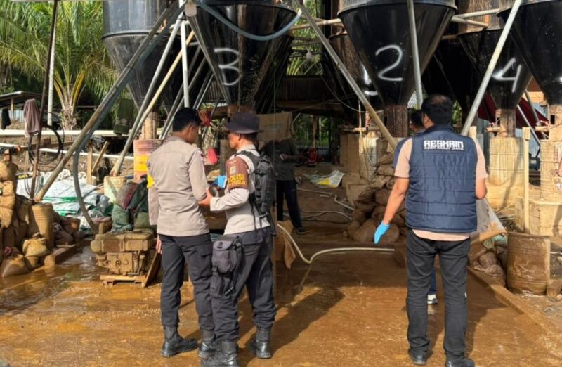 Pengecekan terhadap dugaan penimbunan BBM subsidi di Babahrot. Foto. Dok. Teukunizar/NOA.co.id