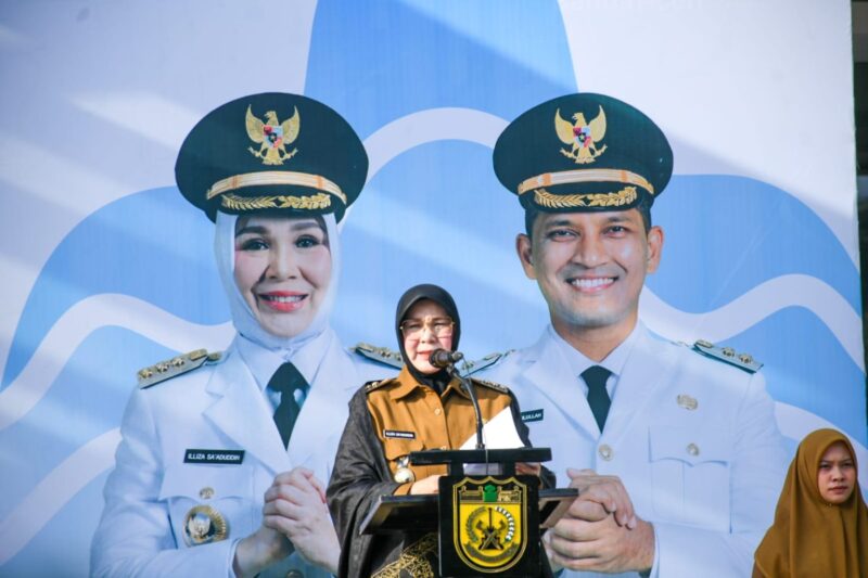 Wali Kota Banda Aceh Illiza Sa’aduddin Djamal menyampaikan amanat saat memimpin apel gabungan perdana pasca Idulfitri di Balai Kota Banda Aceh, Senin (6/4/2026). Foto: Dok. Prokopim Kota Banda Aceh