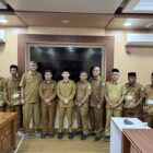 Bupati dan jajaran Pemerintah Kabupaten Aceh Barat berfoto bersama peserta pelatihan metode Gasing di Meulaboh, Senin (6/4/2026). Foto: Dok. Pemkab Aceh Barat