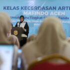 Wali Kota Banda Aceh, Illiza Sa’aduddin Djamal, saat membuka kelas digital berbasis AI untuk guru SD di Banda Aceh, Rabu (8/4/2026). Foto: Dok. Prokopim Kota Banda Aceh