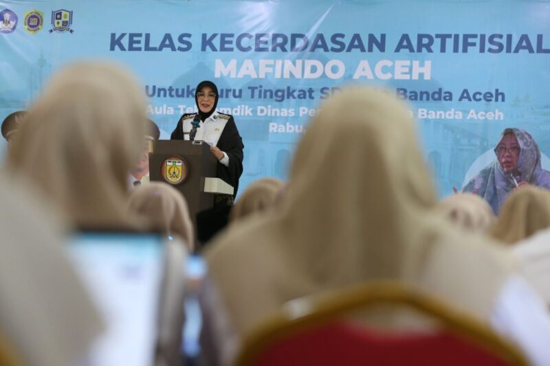 Wali Kota Banda Aceh, Illiza Sa’aduddin Djamal, saat membuka kelas digital berbasis AI untuk guru SD di Banda Aceh, Rabu (8/4/2026). Foto: Dok. Prokopim Kota Banda Aceh