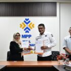 Momen penyerahan dokumen kerja sama layanan peradilan syar’iyah di MPP Banda Aceh, Rabu (8/4/2026). Foto: Dok. Diskominfo Kota Banda Aceh