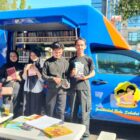 Warga memanfaatkan layanan perpustakaan keliling yang dihadirkan Dispersip Banda Aceh di kawasan Car Free Day, Minggu (12/4/2026). Foto: Dok. Diskominfo Kota Banda Aceh