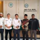 Foto bersama usai pertemuan BPVP bersama Baitul Mal Kota Banda Aceh untuk membahas program pelatihan keterampilan pemuda, Rabu (15/4/2026). Foto: Dok. Diskominfo Kota Banda Aceh