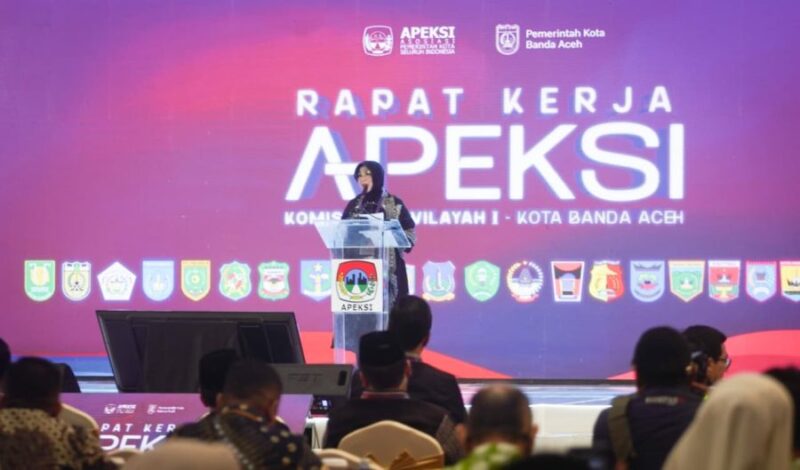 Wali Kota Banda Aceh Illiza memberikan tanggapan terkait penguatan fiskal daerah dalam forum APEKSI Komwil I di Banda Aceh, Selasa (21/4/2026). Foto: Dok. Diskominfo Kota Banda Aceh