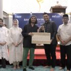 Wakil Wali Kota Banda Aceh Afdhal Khalilullah bersama Ustaz Hanan Attaki dan peserta berfoto bersama usai kajian Banda Aceh Berhaji di Banda Aceh, Selasa (21/4/2026). Foto: Dok. Prokopim Kota Banda Aceh