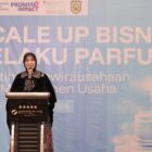 Wali Kota Banda Aceh Illiza Sa’aduddin Djamal membuka pelatihan parfum untuk UMKM di Hotel Hermes Palace, Kamis (23/4/2026). Foto: Dok. Prokopim Kota Banda Aceh