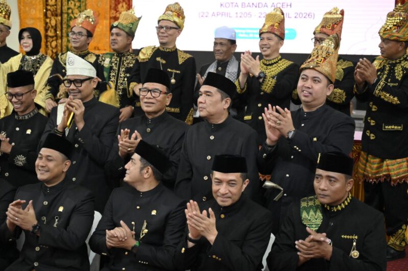 Peserta rapat paripurna HUT ke-821 Banda Aceh mengenakan busana adat Serune Kale di Banda Aceh, Rabu (22/4/2026). Foto: Dok. DPRK Banda Aceh