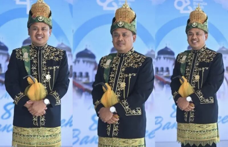 Wakil Ketua DPRK Banda Aceh, Daniel Abdul Wahab, mengenakan busana adat Aceh saat menghadiri rangkaian peringatan HUT Kota Banda Aceh, Rabu (22/4/2026). Foto: Dok. Istimewa 