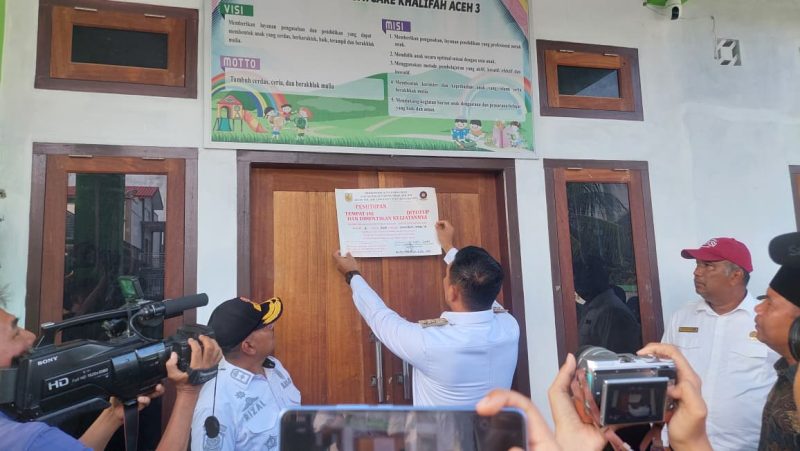 Wakil Wali Kota Banda Aceh, Afdhal Khalilullah, saat melakukan penyegelan permanen Baby Preneur Daycare di Gampong Lamgugop, Kecamatan Syiah Kuala, Rabu (29/4/2026). Foto: Dok. Diskominfo Kota Banda Aceh