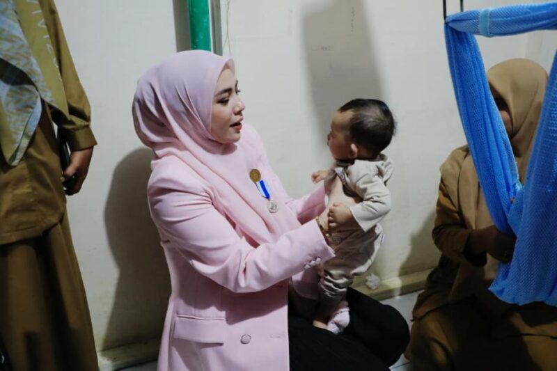 Bunda PAUD Kota Lhokseumawe, Ny. Yulinda Sayuti, melakukan monitoring ke sejumlah Tempat Penitipan Anak (TPA) sebagai langkah memastikan keamanan dan kualitas pengasuhan anak di Kota Lhokseumawe, Selasa (28/4/2026). Dok. Pemko Lhokseumawe