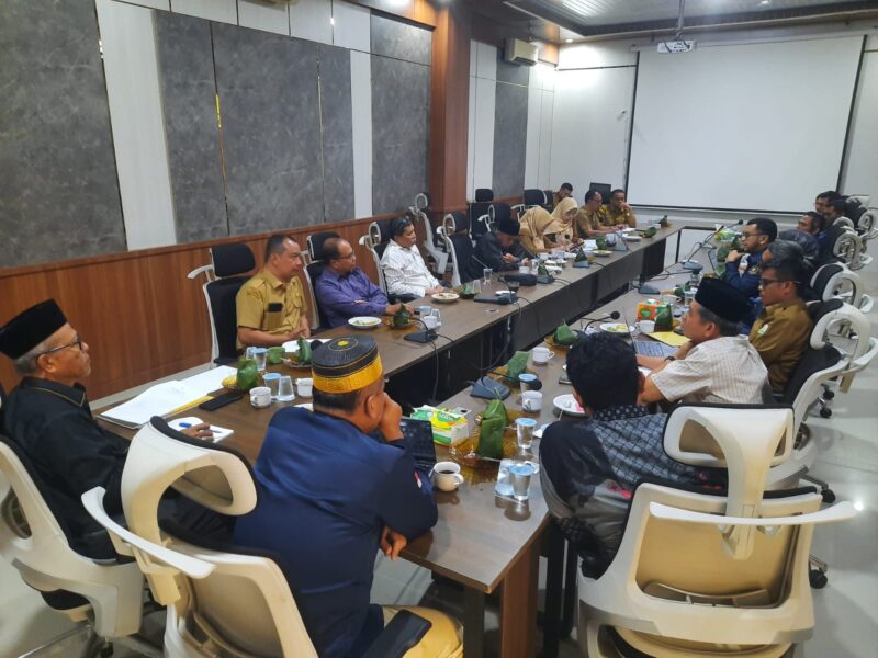 Suasana pertemuan antara BKN dan pengurus MAA membahas legalitas rangkap jabatan profesor sebagai Ketua MAA di ruang Meusapat, Banda Aceh, Selasa (28/4/2026). Foto: Dok. Istimewa 