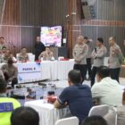 Jajaran Polda Aceh menggelar Tactical Floor Game (TFG) sebagai bagian dari kesiapan pengamanan peringatan May Day 2026 di Banda Aceh, Selasa (28/4/2026). Foto: Dok. Istimewa 