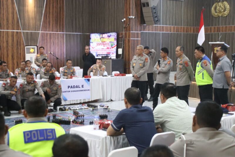 Jajaran Polda Aceh menggelar Tactical Floor Game (TFG) sebagai bagian dari kesiapan pengamanan peringatan May Day 2026 di Banda Aceh, Selasa (28/4/2026). Foto: Dok. Istimewa 