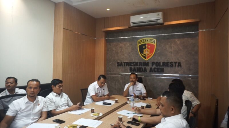 Petugas Satreskrim Polresta Banda Aceh saat melakukan gelar perkara kasus penganiayaan balita di daycare Yayasan BD, Rabu (29/4/2026). Foto: Dok. Istimewa 