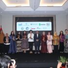 Bunda Salma berfoto bersama sejumlah tokoh perempuan nasional usai menerima AMKI Kartini Award 2026 di Jakarta, Rabu (29/4/2026). Foto: Dok. Istimewa 