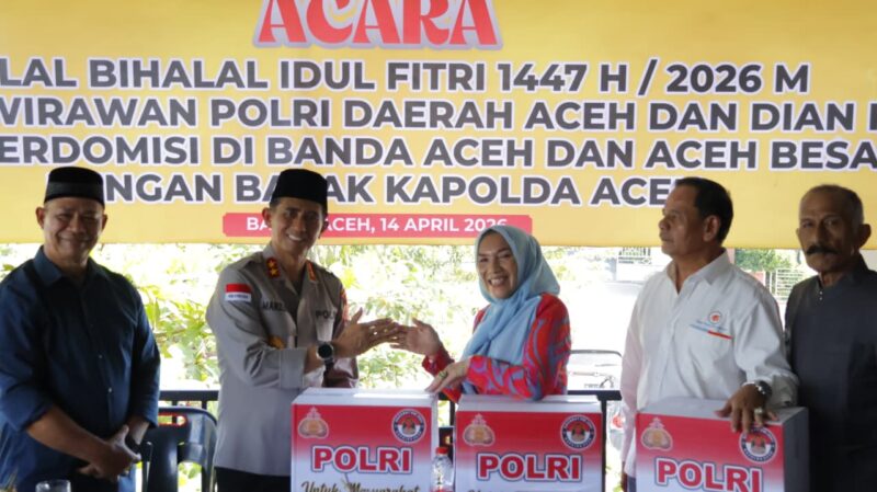 Kapolda Aceh menghadiri halal bihalal bersama purnawirawan Polri dan Warakawuri di Banda Aceh dalam suasana penuh kekeluargaan, Selasa (14/4/2026). Foto: Dok. Istimewa 