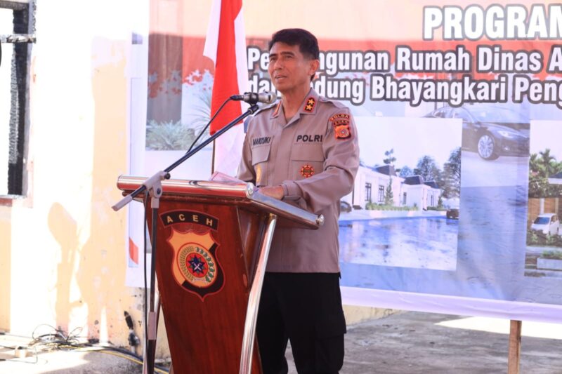 Kapolda Aceh Irjen Pol. Marzuki Ali Basyah memberikan sambutan dalam kegiatan groundbreaking pembangunan Aspol Lamteumen II di Kota Banda Aceh, Senin (13/4/2026). Foto: Dok. Istimewa 