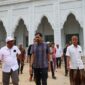Mualem memantau pembangunan Masjid Baitul Muttaqin yang hampir selesai di Aceh Utara, Minggu (5/4/2026). Foto: Dok. Istimewa