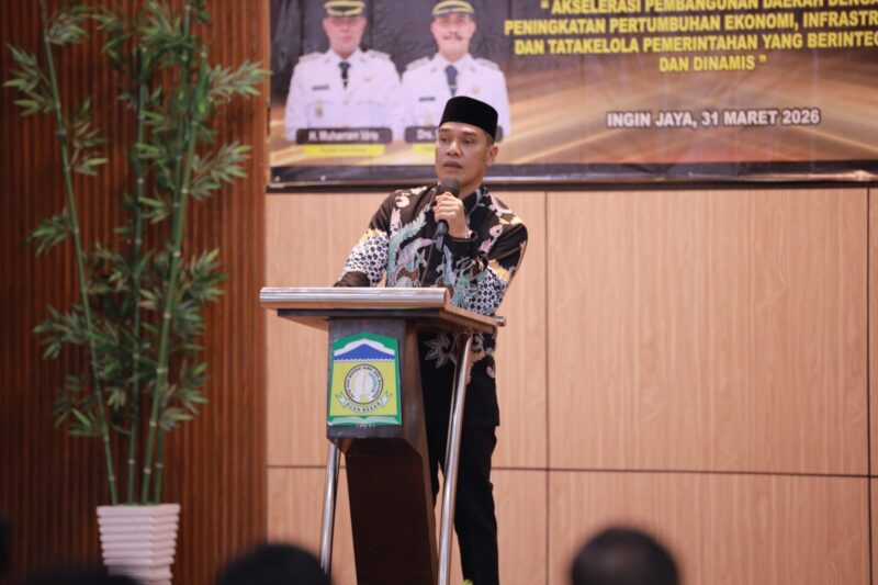 Ketua DPRK Aceh Besar Abdul Mucthi, S.I.Kom menyampaikan arahan dalam Musrenbang RKPD 2027 di Aula BGTK, Ingin Jaya, Aceh Besar, Selasa (31/3/2026). Foto: Dok. Istimewa 