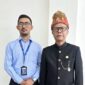 Prof Dr Yusri Yusuf, Ketua Majelis Adat Aceh (MAA) foto bersama Pimred NOA.co.id usai pengukuhan di Aceh Besar, Sabtu (9/5/2026). Foto: Dok. Pribadi/NOA.co.id