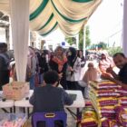 Warga kota mengantre bahan pokok di Pasar Murah di Lueng Bata, Banda Aceh. Foto: Dok. Istimewa 