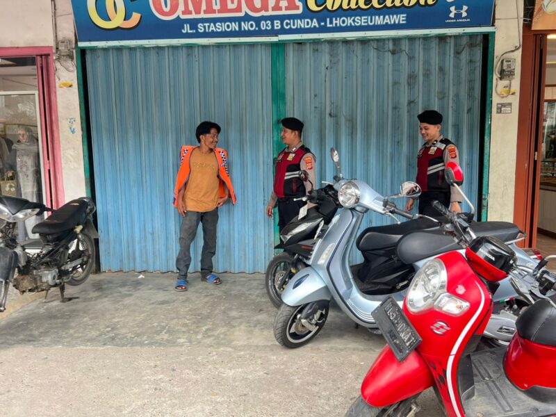 Sat Samapta Polres Lhokseumawe meningkatkan patroli Kota Presisi di kawasan pertokoan, pusat perbelanjaan, dan pasar tradisional guna mencegah gangguan keamanan dan ketertiban masyarakat (Guantibmas), Minggu (17/5/2026). Dok. Polres Lhoksumawe
