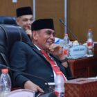 Safriyantoni saat mengikuti rapat paripurna DPRK Aceh Jaya di ruang sidang utama DPRK Aceh Jaya. Foto: Dok. Istimewa