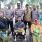 Penyaluran bantuan beras kepada peserta menjadi bagian dari rangkaian peringatan Hari Buruh 2026 di Banda Aceh, Jumat (1/5/2026). Foto: Dok. Istimewa 