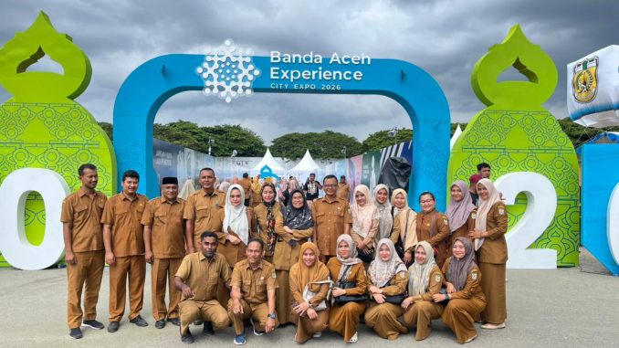 Jajaran Dinas Sosial Kota Banda Aceh menghadiri kegiatan Expo Banda Aceh 2026 yang berlangsung di Banda Aceh, dua pekan lalu. Foto: Dok. Dinsos Kota Banda Aceh