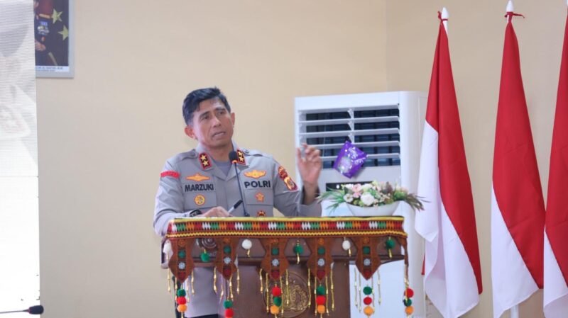 Kapolda Aceh Irjen Pol. Marzuki Ali Basyah menyampaikan arahan kepada jajaran Polres Aceh Tenggara saat kunjungan kerja di Mapolres Aceh Tenggara, Kamis (14/5/2026). Foto: Dok. Istimewa 