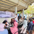 Para pengusaha Farfume di Banda Aceh mendapat pelatihan dalam rangka mengembangkan dan meningkatkan kualitas produknya yang digelar oleh Dinas Ketenaga kerjaan Banda Aceh. Foto: Dok. Disnaker Banda Aceh.