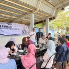 Para peserta dipimpin oleh Tutor atau Narasumber serius mengikuti pelatihan yang diselenggarakan oleh Dinas Ketenagakerjaan Kota Banda Aceh. Foto: Dok Dinas Ketenaga Kerjaan Banda Aceh.