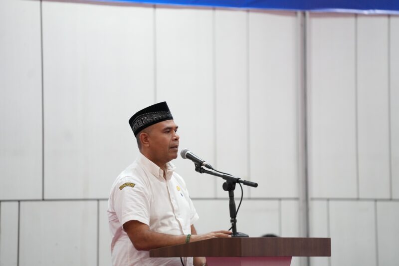 Kepala Dinas Pendidikan Aceh, Murthalamuddin, menyampaikan sambutan sekaligus membuka Bimtek Penulisan dan Penerbitan Buku yang digelar MGMP Bahasa Indonesia SMA Kota Banda Aceh di Aula Disdik Aceh, Rabu (13/5/2026). Foto: Dok. Istimewa 