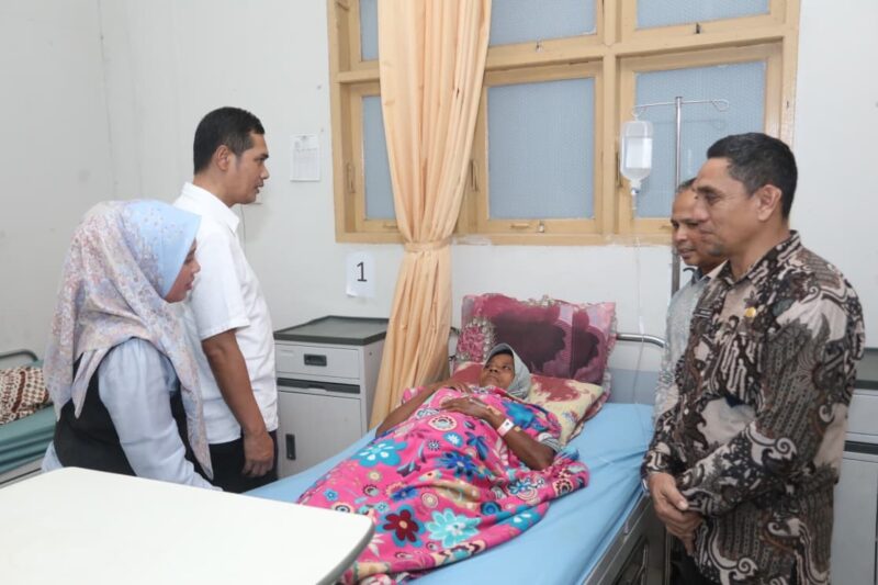 Sekda Aceh M Nasir Syamaun melakukan inspeksi mendadak ke RSUD Cut Meutia Lhokseumawe guna memastikan pelayanan kesehatan bagi masyarakat berjalan optimal, Kamis (7/5/2026). Foto: Dok. Istimewa