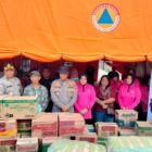 Kapolres Lhokseumawe AKBP Dr. Ahzan menyerahkan bantuan sembako kepada warga korban kebakaran di Komplek Pardede, Jalan KP3, Desa Kampung Jawa Lama, Kecamatan Banda Sakti, Kota Lhokseumawe, Jumat (15/5/2026) sore. Dok. Ist