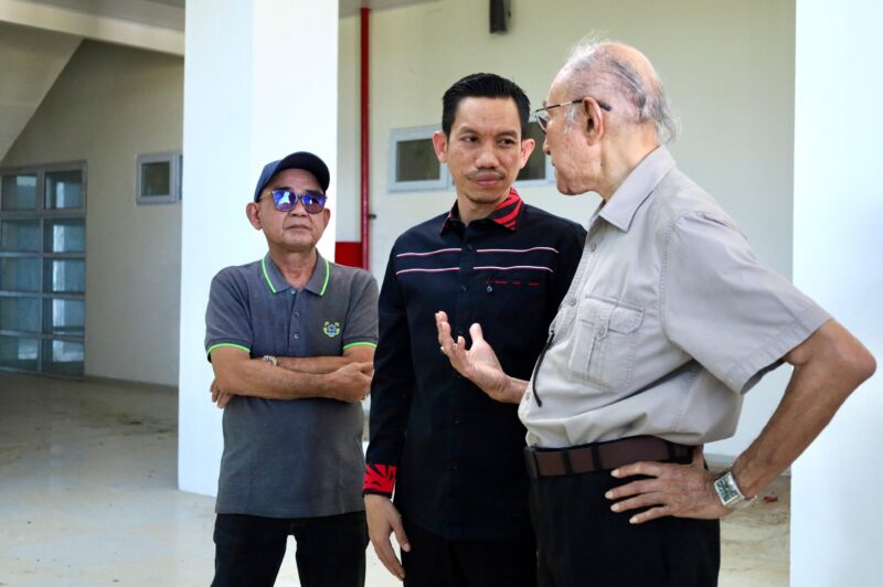 Wali Nanggroe Aceh, Teungku Malik Mahmud Al-Haytar didampingi Bupati Aceh Barat, Tarmizi SP, MM meninjau pembangunan RS Regional Meulaboh di Desa Lapang, Kecamatan Johan Pahlawan, Minggu (17/5/2026). Foto: Dok. Istimewa 