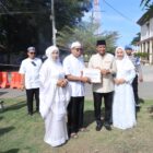Kapolda Aceh Irjen Pol. Marzuki Ali Basyah menyerahkan hewan kurban secara simbolis pada kegiatan penyembelihan hewan kurban Iduladha 1447 H di Mapolda Aceh, Banda Aceh, Rabu (27/5/2026). Foto: Dok. Istimewa