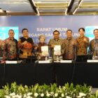 Jajaran Komisaris dan Direksi Solusi Bangun Indonesia dalam RUPS Tahunan yang memutuskan penggunaan 50% dari laba bersih tahun 2025 sebanyak Rp329,3 miliar sebagai dividen bagi pemegang saham. Foto: Dok. Istimewa