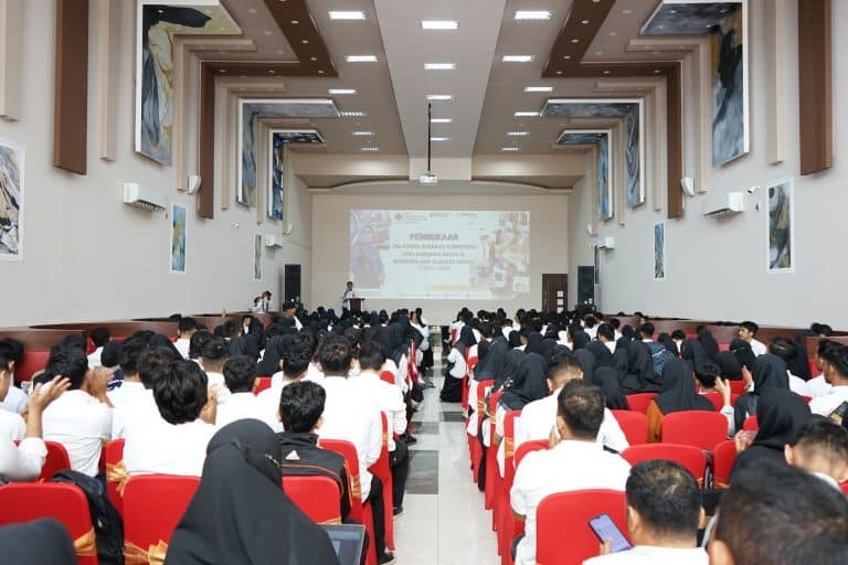 Sejumlah peserta pelatihan serius mengikuti pelatihan yang diberikan oleh BPVP Banda Aceh beberapa waktu lalu. Foto: Dok. BPVP.