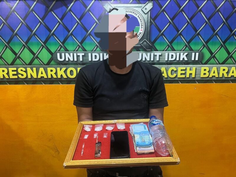 Pelaku beserta barang bukti yang diamankan petugas Satreskoba Polres Abdya. Foto. Dok. Teukunizar/NOA.co.id