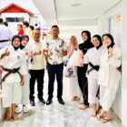 Ketua KONI Pidie Mihammad dan Wakil Ketua Mahfuddin Ismail, foto bersama atlet kempo, (Foto.DOK.KONI).