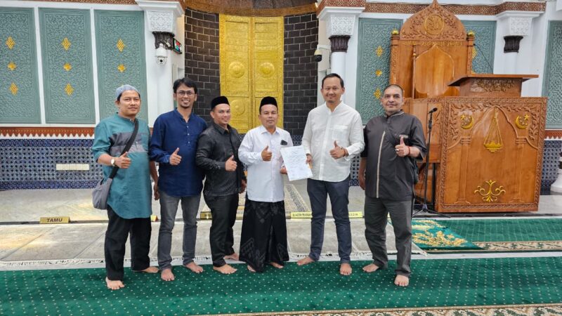 PT ANTAM melalui program CSR menyalurkan hewan kurban Idul Adha 1447 Hijriah ke berbagai daerah di Indonesia, termasuk empat ekor sapi untuk masyarakat Aceh. Foto: Dok. ANTAM