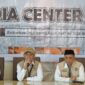Wakil Gubernur Aceh, H. Fadhlullah, saat memberikan keterangan pers usai pelaksanaan upacara apel siaga panitia embarkasi haji Aceh, di Aula Kantor Kemenhaj Aceh, Banda Aceh, Senin, (4/5/2026). Foto: Dok. Biro Adpim Setda Aceh