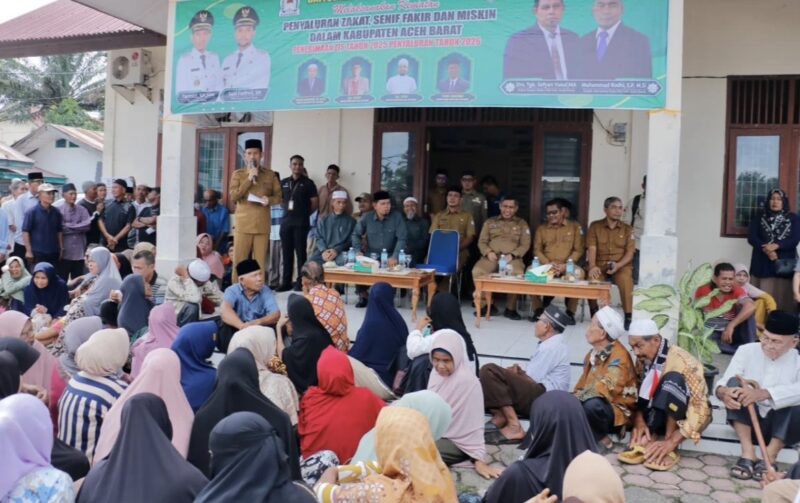 Penyaluran bantuan Rp6,4 miliar kepada 8.969 warga fakir miskin di Aceh Barat sebagai upaya pengentasan kemiskinan, Senin (4/5/2026). Foto: Dok. Pemkab Aceh Barat