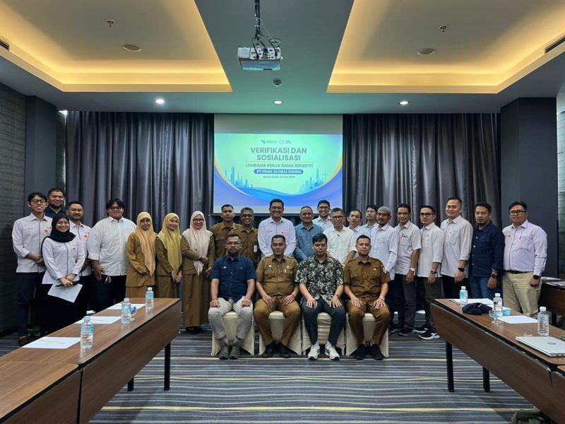 Foto bersama usai kegiatan Verifikasi LKS Bipartit di Muraya Hotel Aceh, Senin (4/5/2026). Foto: Dok. Diskominfo Kota Banda Aceh