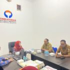 Kepala Diskominfotik Banda Aceh Muhammad Zubir audiensi dengan Kepala Ombudsman RI Perwakilan Aceh Dian Rubianty di Banda Aceh, Selasa (5/5/2026). Foto: Dok. Diskominfotik Banda Aceh