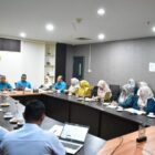 Forum fasilitasi DPMPTSP Banda Aceh untuk pelaku usaha kesehatan pada Selasa (5/5/2026), dipimpin Mohd Ichsan bersama OPD teknis terkait. Foto: Dok. Diskominfo Kota Banda Aceh